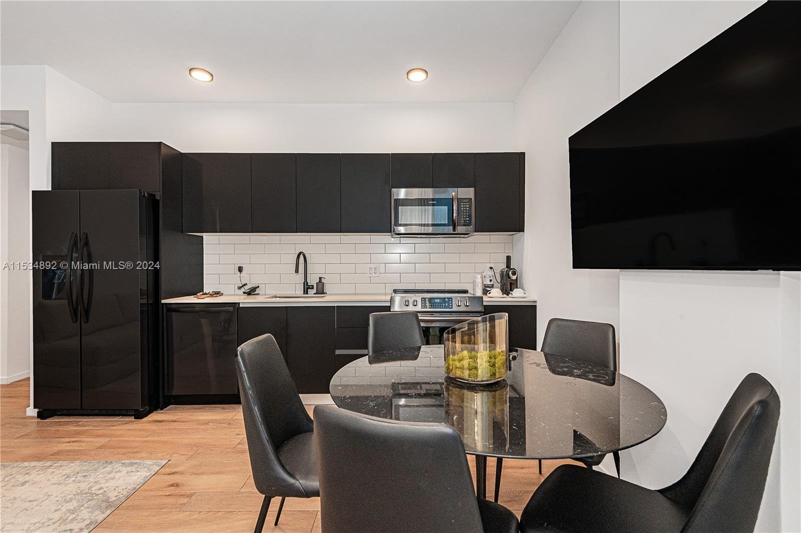 398 NE 5th St 1909, Miami, Florida 33132, 3 Bedrooms Bedrooms, ,3 BathroomsBathrooms,Residential,For Sale,398 NE 5th St 1909,A11534892