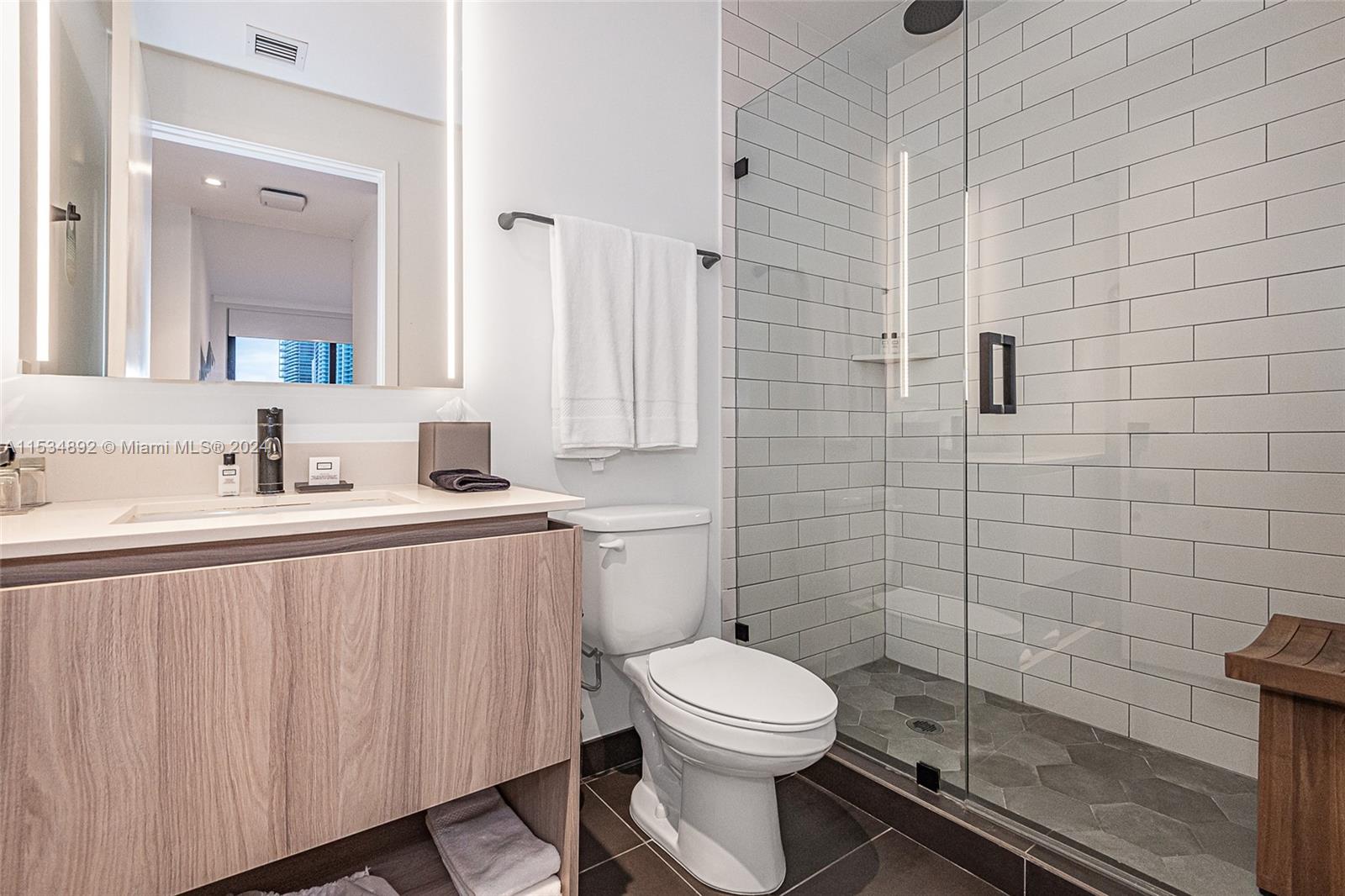 398 NE 5th St 1909, Miami, Florida 33132, 3 Bedrooms Bedrooms, ,3 BathroomsBathrooms,Residential,For Sale,398 NE 5th St 1909,A11534892