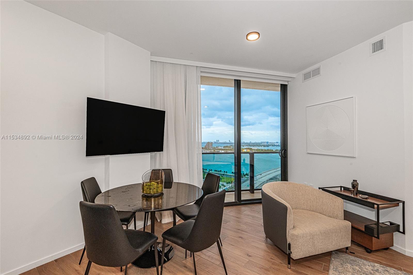 398 NE 5th St 1909, Miami, Florida 33132, 3 Bedrooms Bedrooms, ,3 BathroomsBathrooms,Residential,For Sale,398 NE 5th St 1909,A11534892