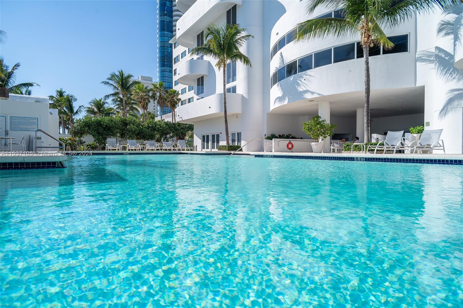 6365 Collins Ave 2605, Miami Beach, Florida 33141, 1 Bedroom Bedrooms, ,1 BathroomBathrooms,Residential,For Sale,6365 Collins Ave 2605,A11537105