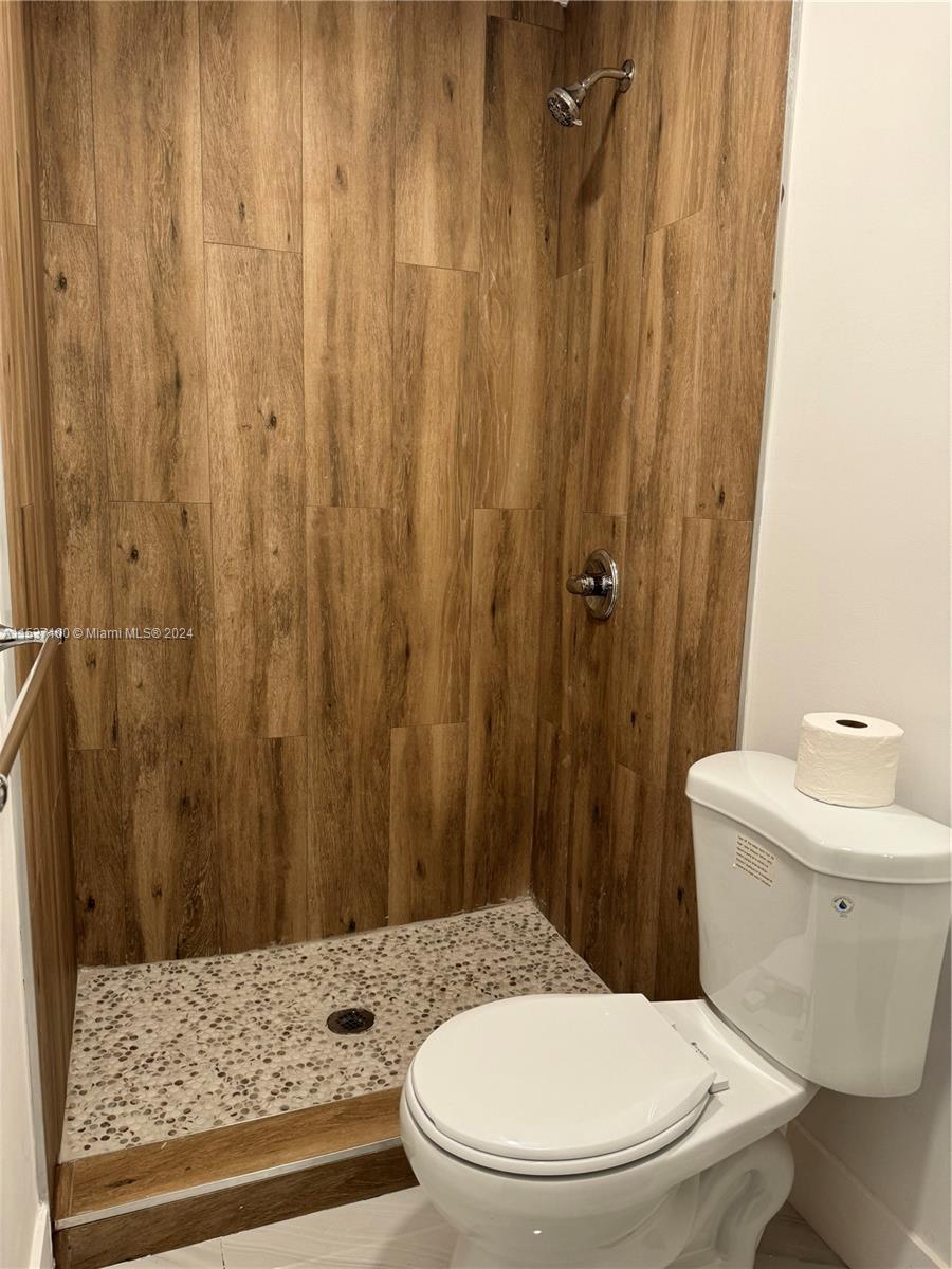 8211 Biscayne Blvd 1, Miami, Florida 33138, 2 Bedrooms Bedrooms, ,1 BathroomBathrooms,Residentiallease,For Rent,8211 Biscayne Blvd 1,A11537100