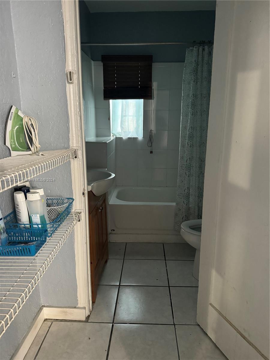705 NE 6th St 1-5, Hallandale Beach, Florida 33009, 1 Bedroom Bedrooms, ,1 BathroomBathrooms,Residentiallease,For Rent,705 NE 6th St 1-5,A11537124