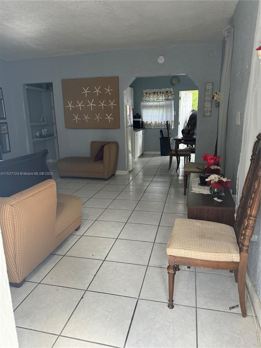705 NE 6th St 1-5, Hallandale Beach, Florida 33009, 1 Bedroom Bedrooms, ,1 BathroomBathrooms,Residentiallease,For Rent,705 NE 6th St 1-5,A11537124