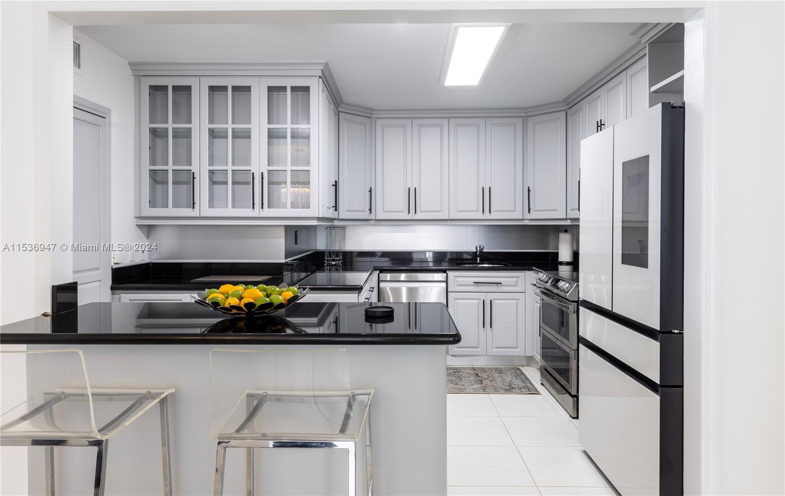 6061 Collins Ave 9F, Miami Beach, Florida 33140, 2 Bedrooms Bedrooms, ,2 BathroomsBathrooms,Residentiallease,For Rent,6061 Collins Ave 9F,A11536947