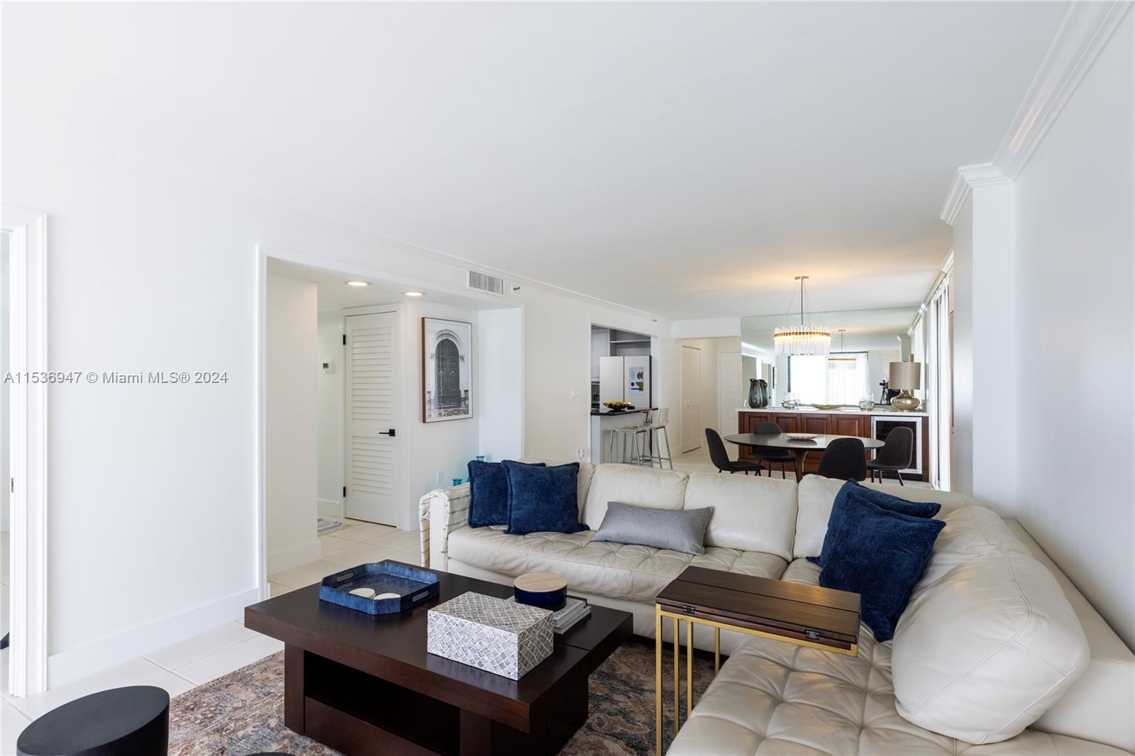 6061 Collins Ave 9F, Miami Beach, Florida 33140, 2 Bedrooms Bedrooms, ,2 BathroomsBathrooms,Residentiallease,For Rent,6061 Collins Ave 9F,A11536947