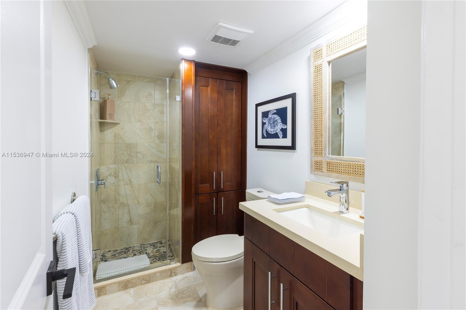 6061 Collins Ave 9F, Miami Beach, Florida 33140, 2 Bedrooms Bedrooms, ,2 BathroomsBathrooms,Residentiallease,For Rent,6061 Collins Ave 9F,A11536947