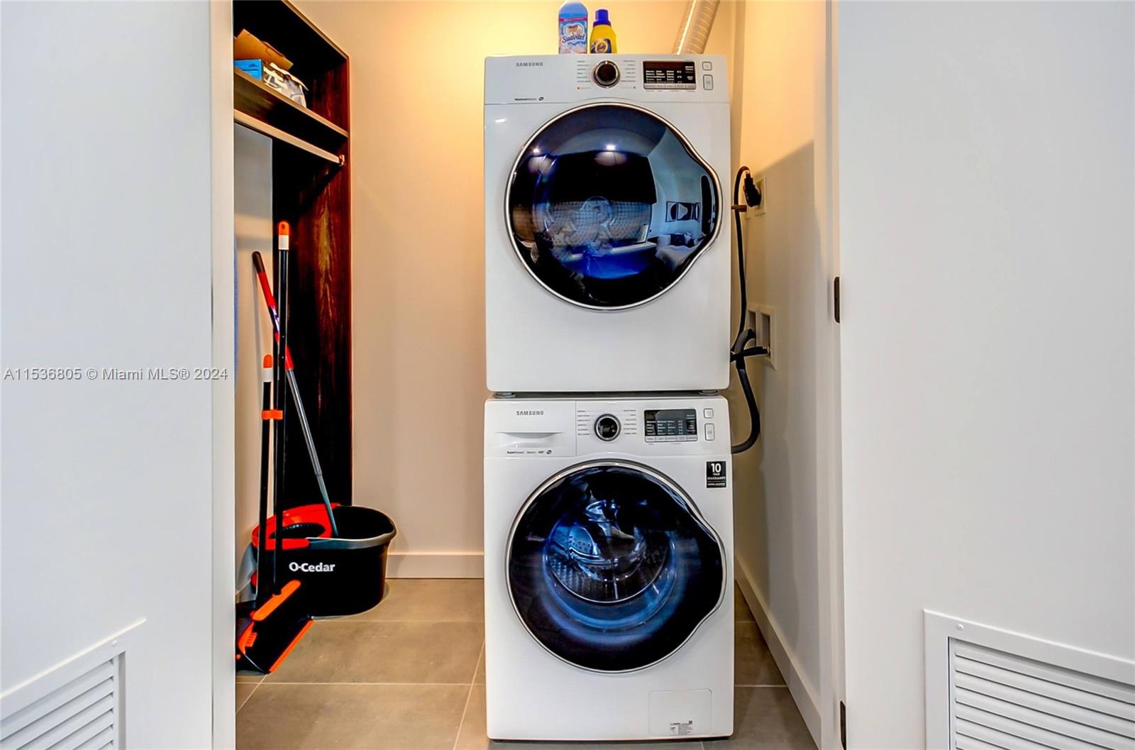 227 NE 2nd St 2010, Miami, Florida 33132, ,1 BathroomBathrooms,Residential,For Sale,227 NE 2nd St 2010,A11536805