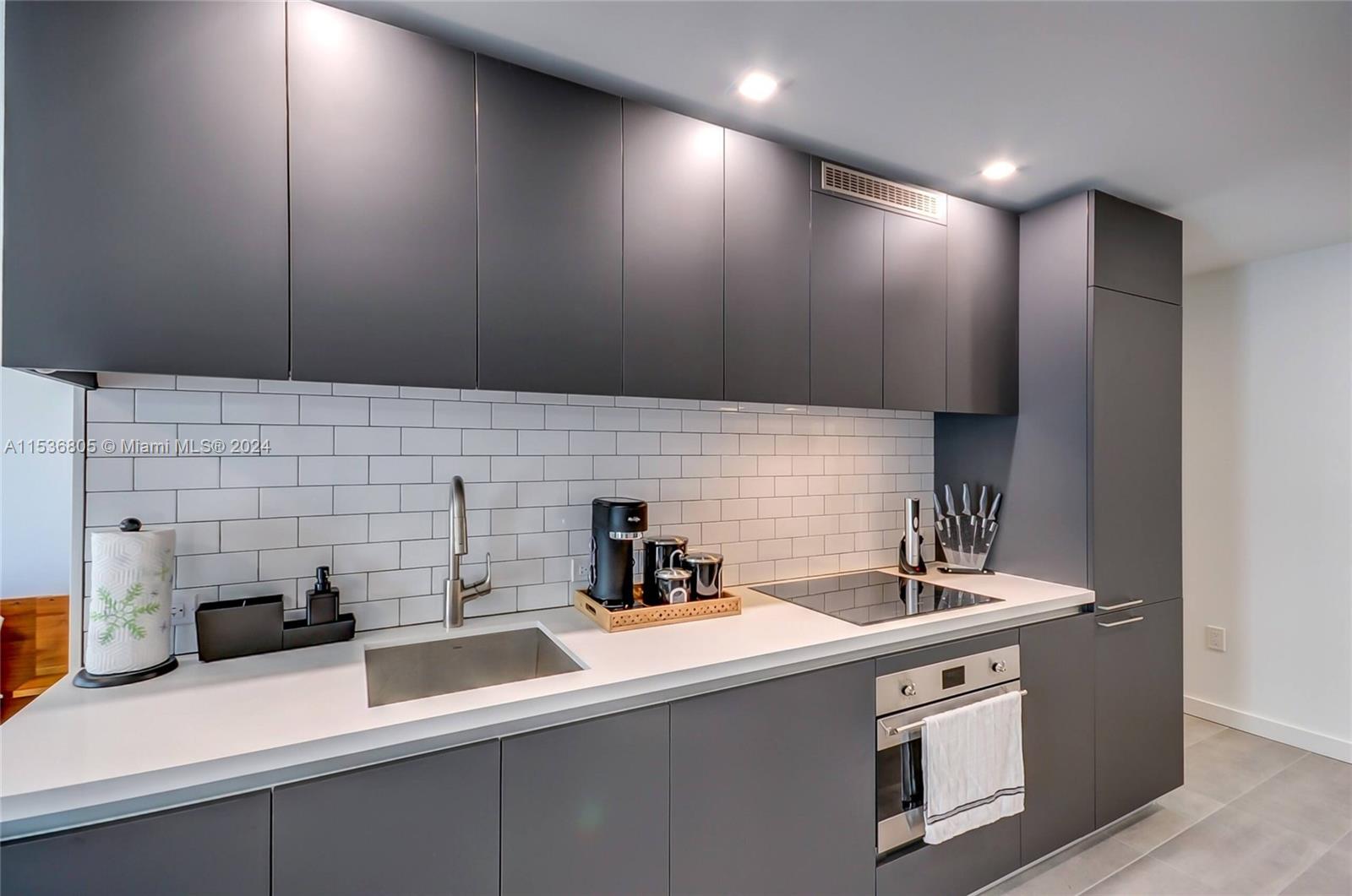 227 NE 2nd St 2010, Miami, Florida 33132, ,1 BathroomBathrooms,Residential,For Sale,227 NE 2nd St 2010,A11536805