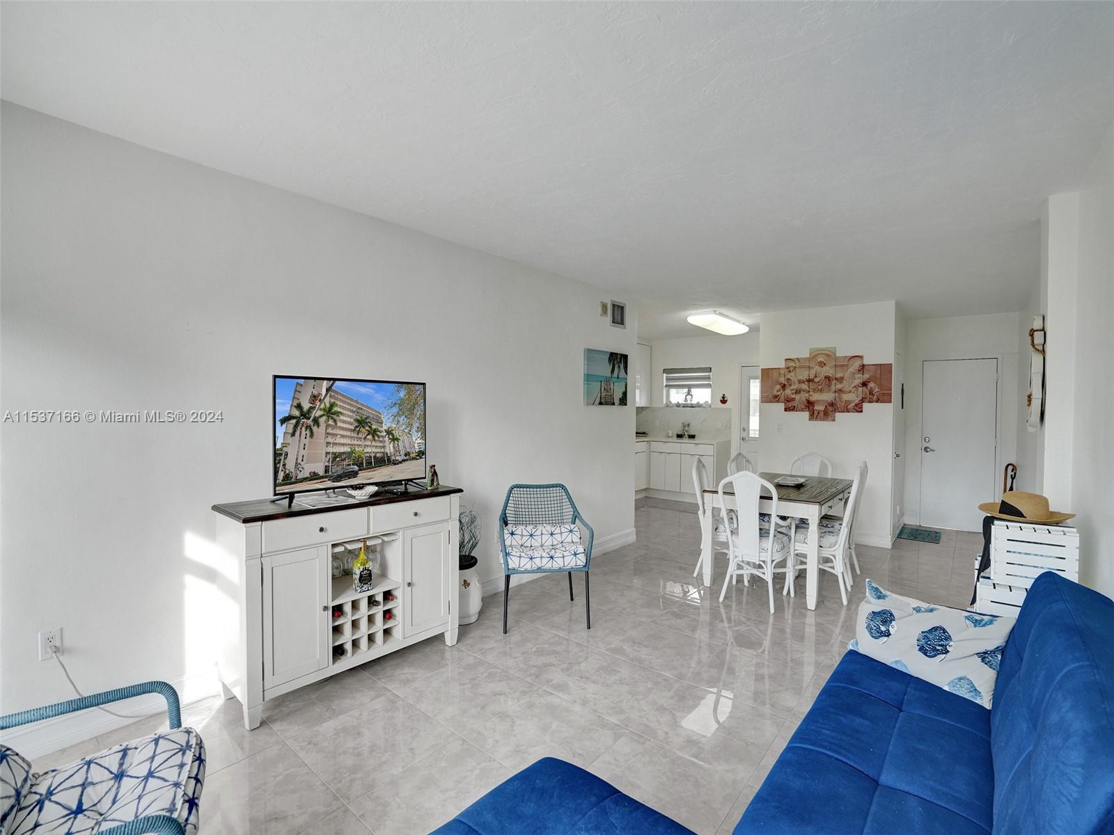 1300 Lincoln Rd C403, Miami Beach, Florida 33139, 1 Bedroom Bedrooms, ,1 BathroomBathrooms,Residential,For Sale,1300 Lincoln Rd C403,A11537166