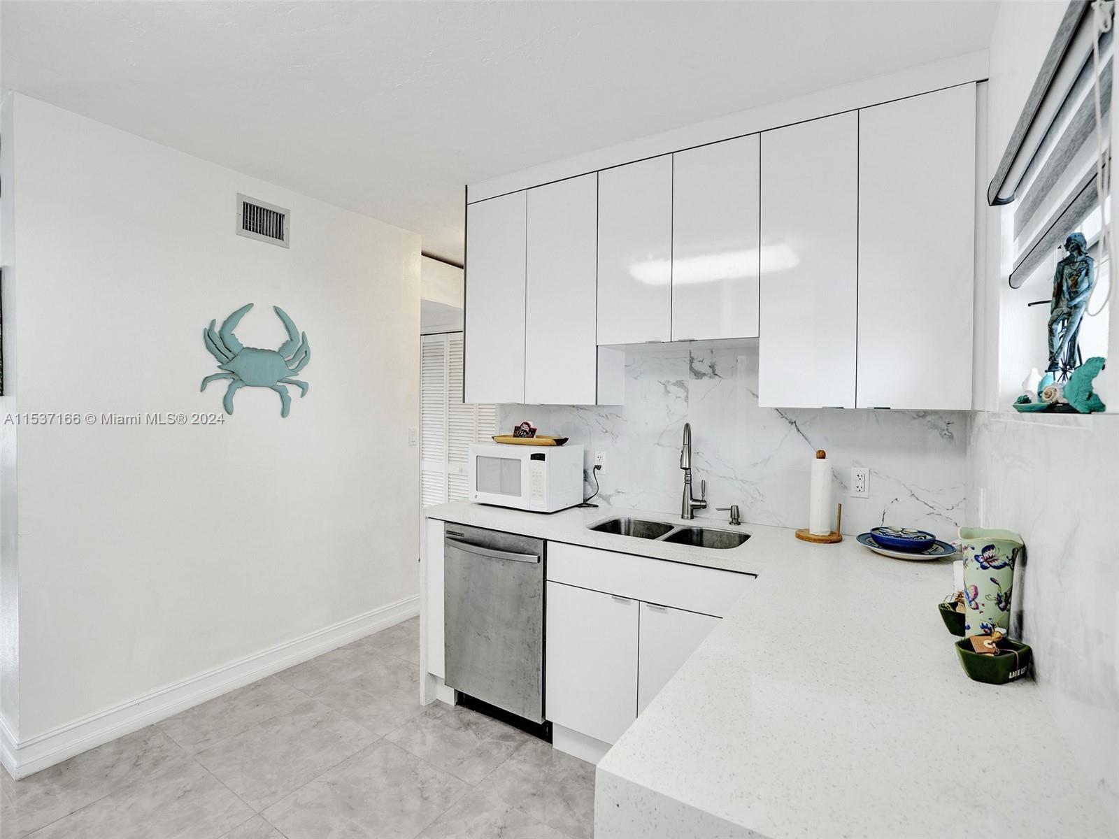1300 Lincoln Rd C403, Miami Beach, Florida 33139, 1 Bedroom Bedrooms, ,1 BathroomBathrooms,Residential,For Sale,1300 Lincoln Rd C403,A11537166