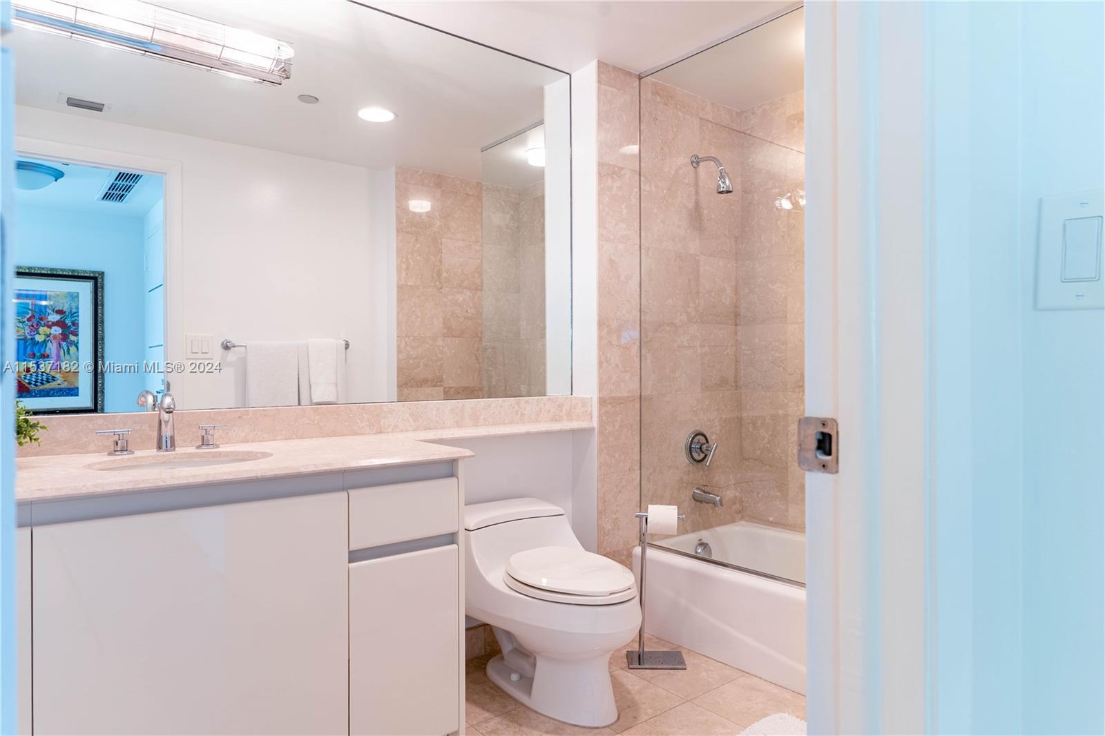 1455 Ocean Dr 1211, Miami Beach, Florida 33139, 1 Bedroom Bedrooms, ,2 BathroomsBathrooms,Residentiallease,For Rent,1455 Ocean Dr 1211,A11537182