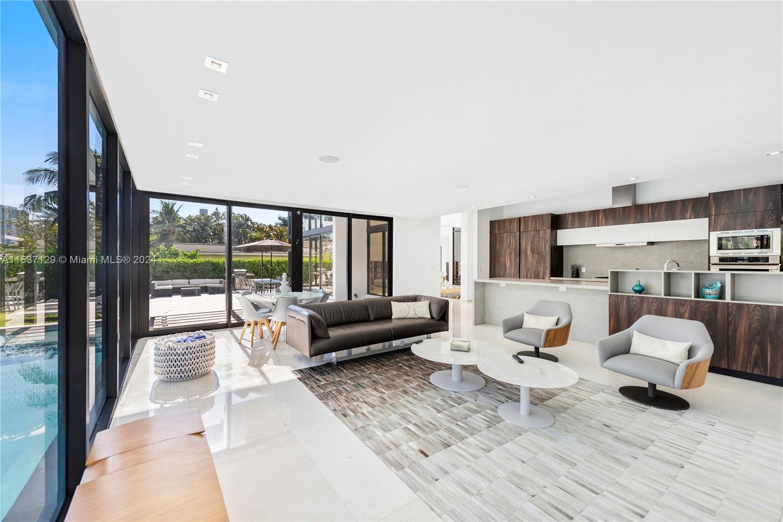 418 Sunset Dr, Hallandale Beach, Florida 33009, 6 Bedrooms Bedrooms, ,6 BathroomsBathrooms,Residential,For Sale,418 Sunset Dr,A11537129