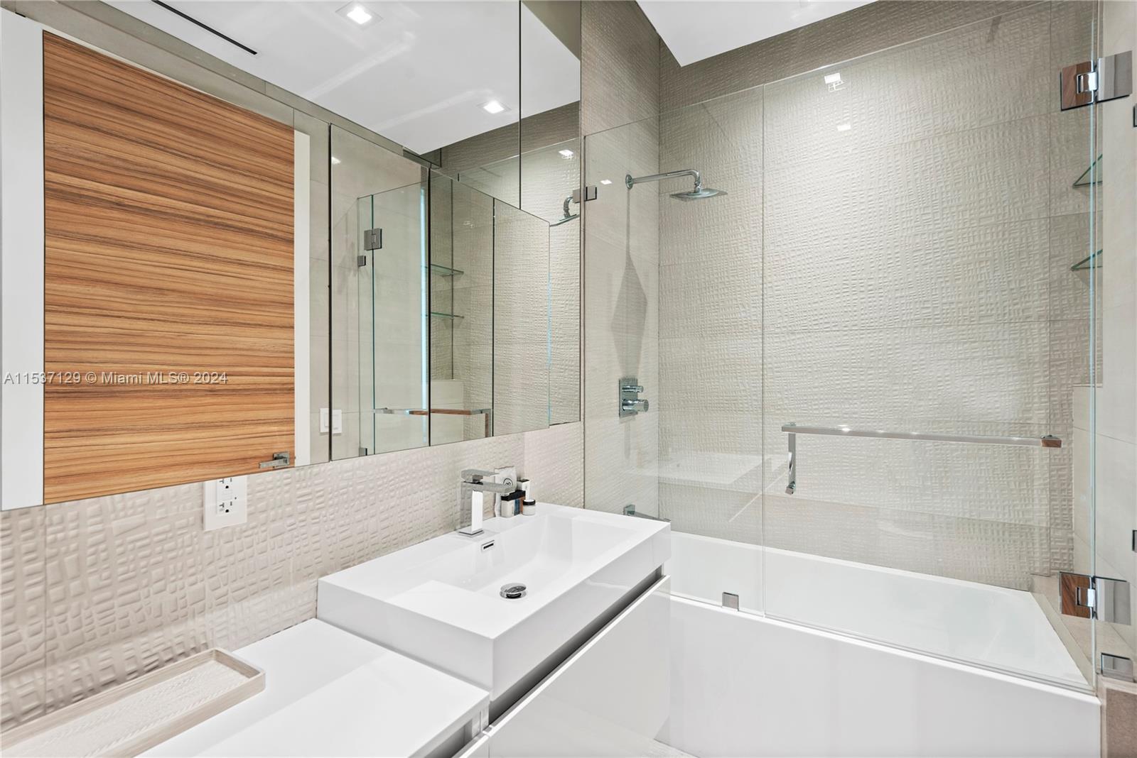 418 Sunset Dr, Hallandale Beach, Florida 33009, 6 Bedrooms Bedrooms, ,6 BathroomsBathrooms,Residential,For Sale,418 Sunset Dr,A11537129