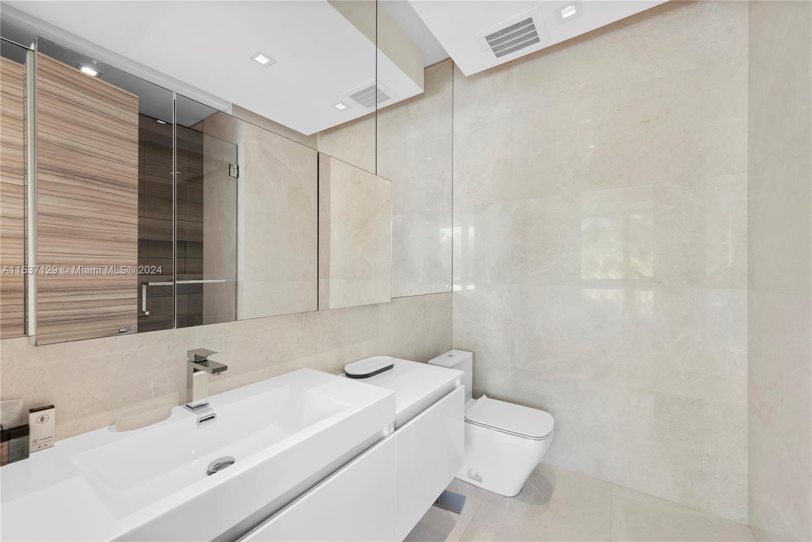 418 Sunset Dr, Hallandale Beach, Florida 33009, 6 Bedrooms Bedrooms, ,6 BathroomsBathrooms,Residential,For Sale,418 Sunset Dr,A11537129