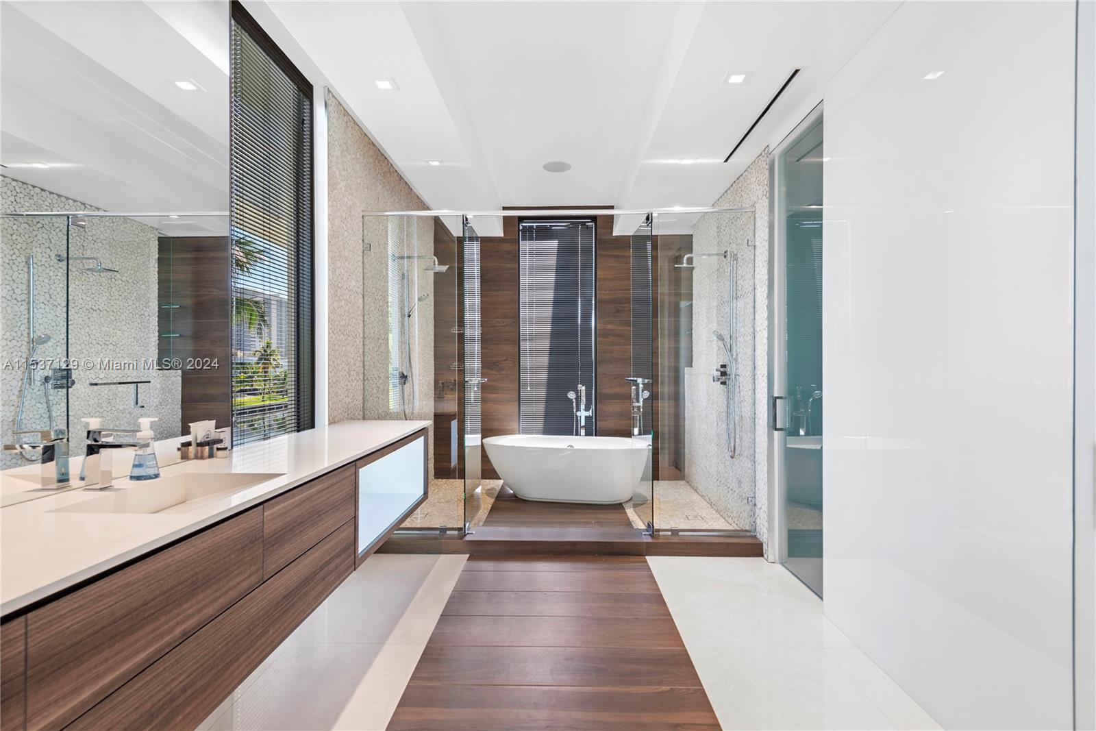 418 Sunset Dr, Hallandale Beach, Florida 33009, 6 Bedrooms Bedrooms, ,6 BathroomsBathrooms,Residential,For Sale,418 Sunset Dr,A11537129