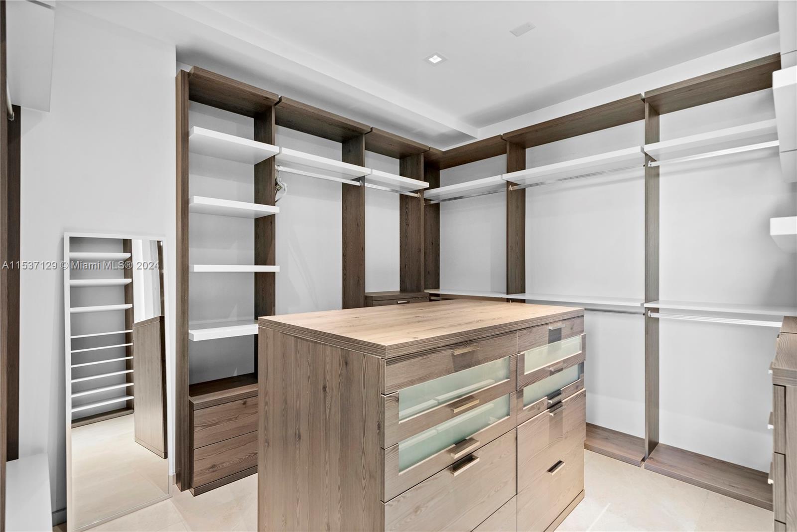 418 Sunset Dr, Hallandale Beach, FL, 33009 United States, 6 Bedrooms Bedrooms, ,6 BathroomsBathrooms,Residential,For Sale,Sunset Dr,A11537129