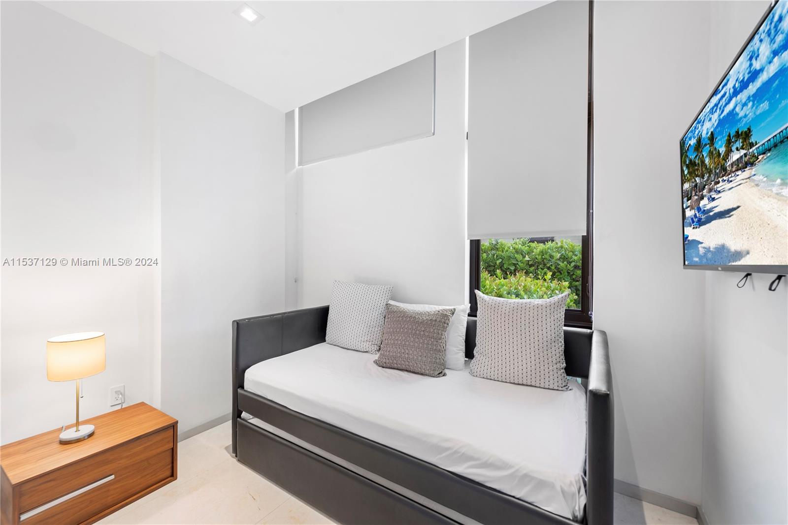 418 Sunset Dr, Hallandale Beach, FL, 33009 United States, 6 Bedrooms Bedrooms, ,6 BathroomsBathrooms,Residential,For Sale,Sunset Dr,A11537129