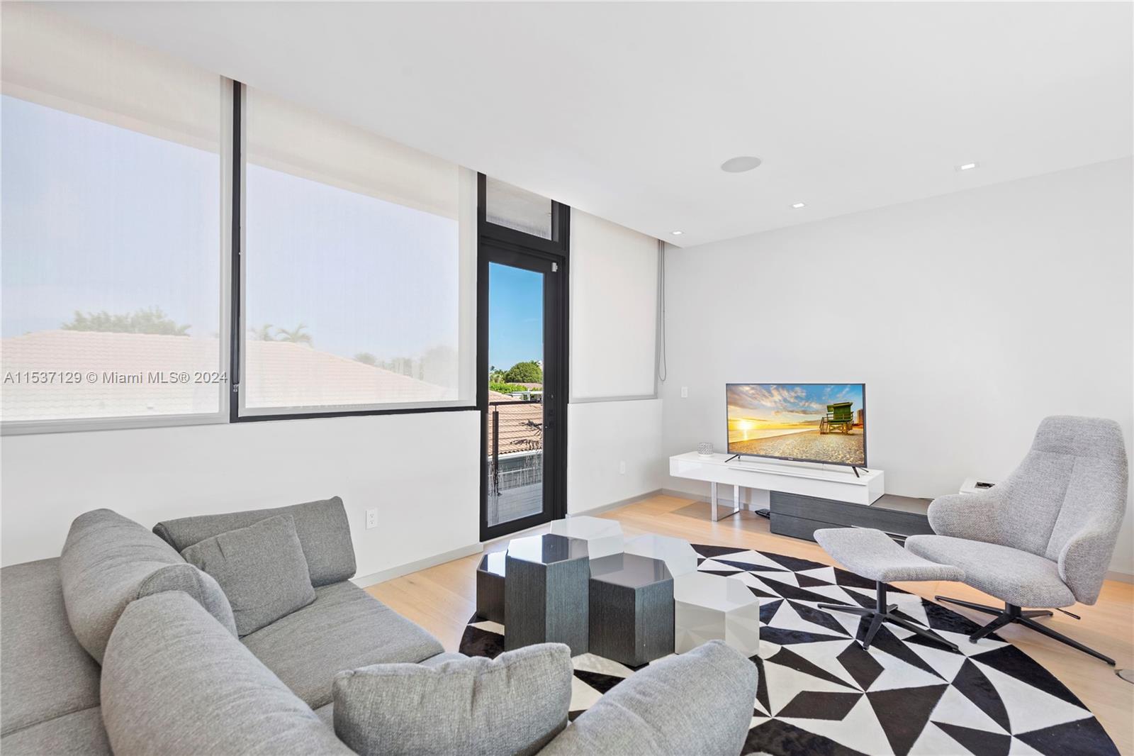 418 Sunset Dr, Hallandale Beach, FL, 33009 United States, 6 Bedrooms Bedrooms, ,6 BathroomsBathrooms,Residential,For Sale,Sunset Dr,A11537129