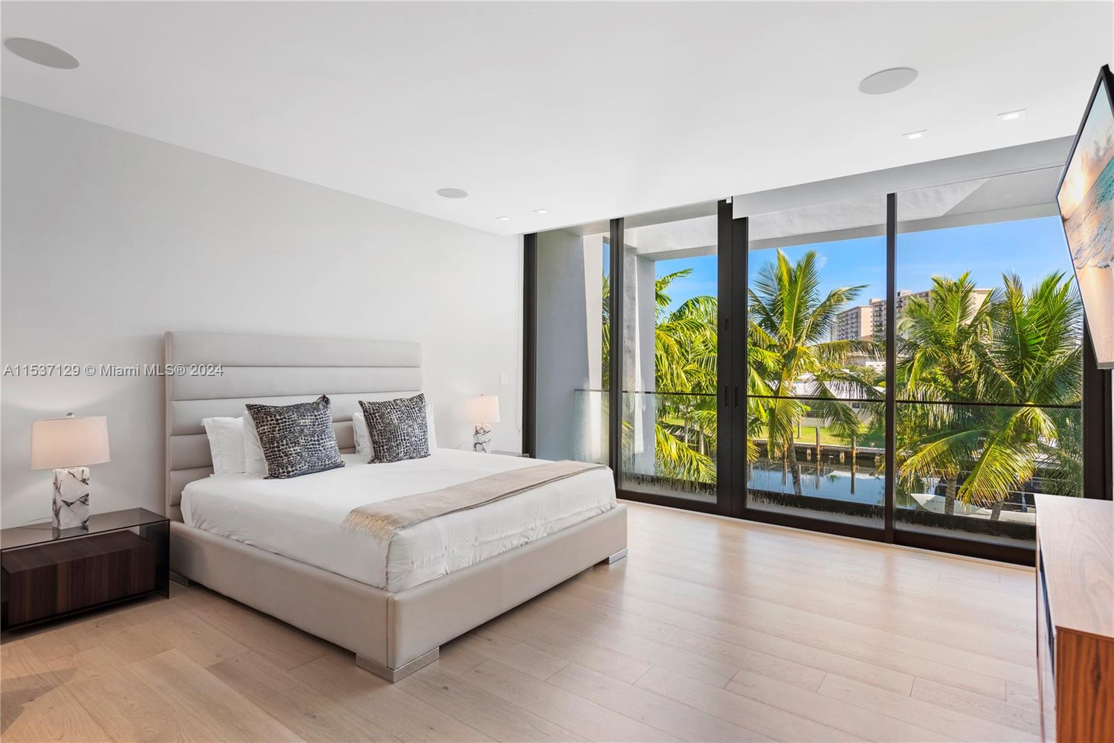 418 Sunset Dr, Hallandale Beach, Florida 33009, 6 Bedrooms Bedrooms, ,6 BathroomsBathrooms,Residential,For Sale,418 Sunset Dr,A11537129