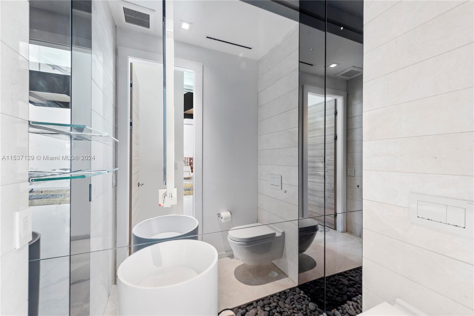 418 Sunset Dr, Hallandale Beach, Florida 33009, 6 Bedrooms Bedrooms, ,6 BathroomsBathrooms,Residential,For Sale,418 Sunset Dr,A11537129