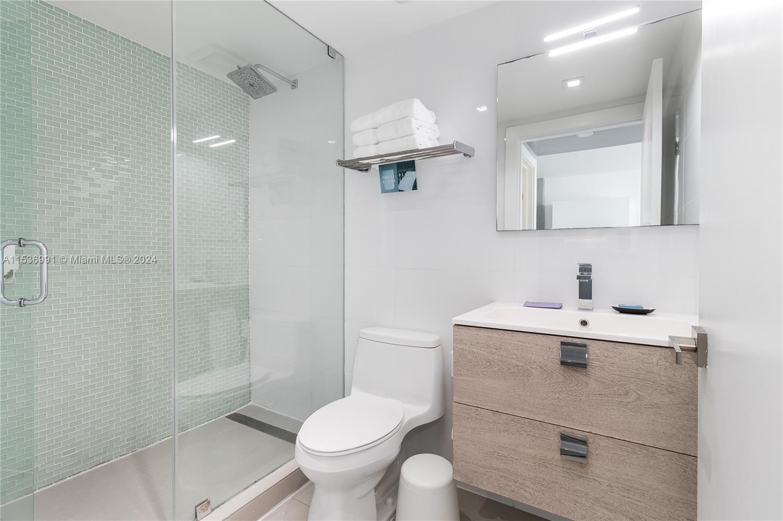 1215 West Ave 603, Miami Beach, Florida 33139, 1 Bedroom Bedrooms, ,1 BathroomBathrooms,Residential,For Sale,1215 West Ave 603,A11536991