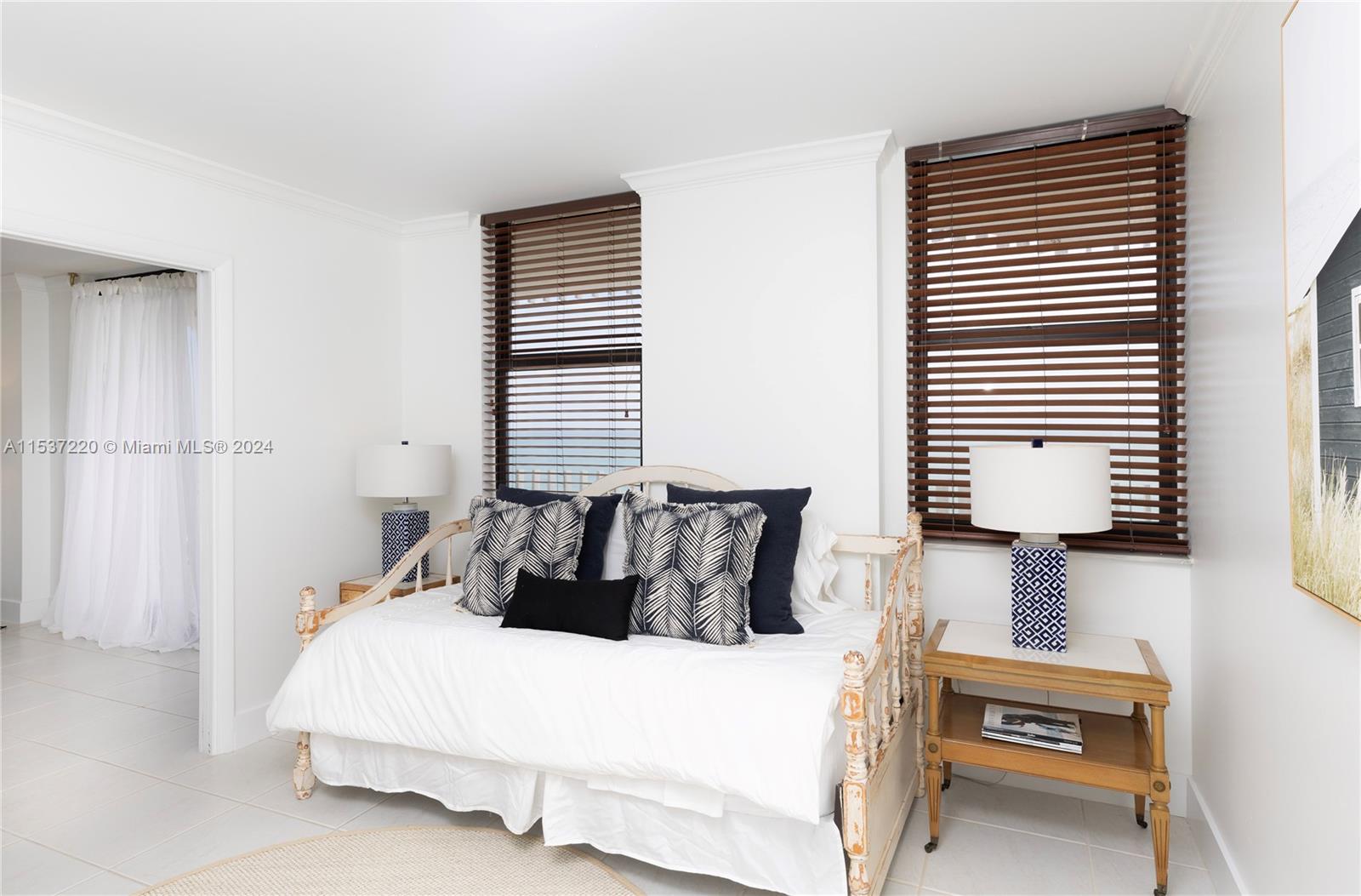 6061 Collins Ave 9F, Miami Beach, Florida 33140, 2 Bedrooms Bedrooms, ,2 BathroomsBathrooms,Residential,For Sale,6061 Collins Ave 9F,A11537220