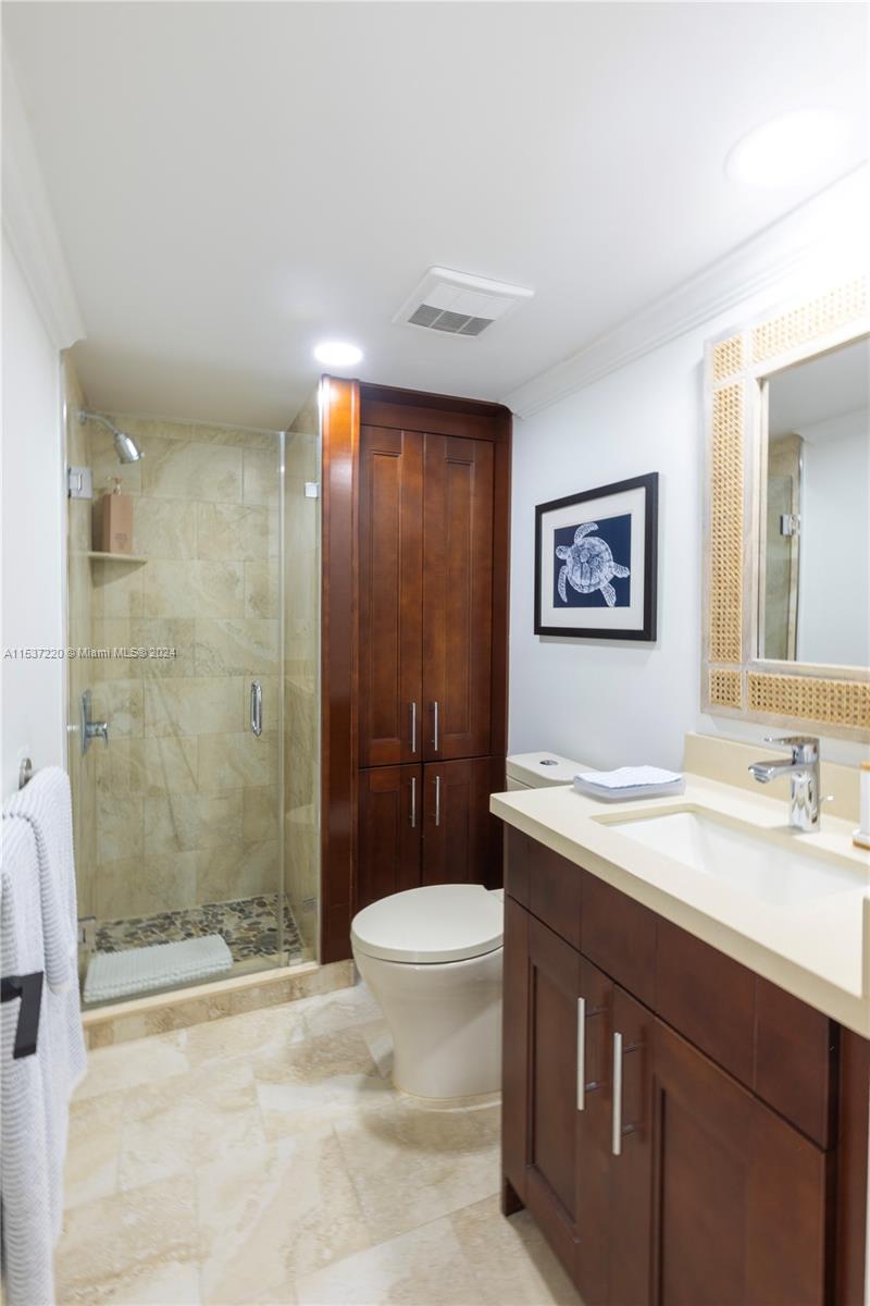 6061 Collins Ave 9F, Miami Beach, Florida 33140, 2 Bedrooms Bedrooms, ,2 BathroomsBathrooms,Residential,For Sale,6061 Collins Ave 9F,A11537220