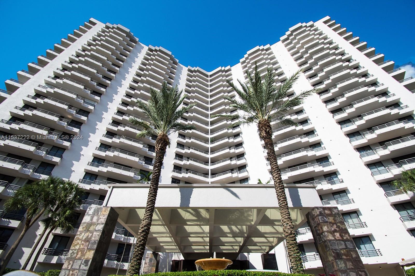 Parc Central East in Aventura, Florida, stands out for its elegance and prime location, offering views of the Turnberry Isle Country Club and Aventura Mall. It features spacious apartments with modern kitchens and ample storage. Amenities include lagoon-style pools, jacuzzis, a state-of-the-art gym, volleyball court, and 24-hour valet service, making it ideal for those seeking an exclusive lifestyle in the heart of Aventura