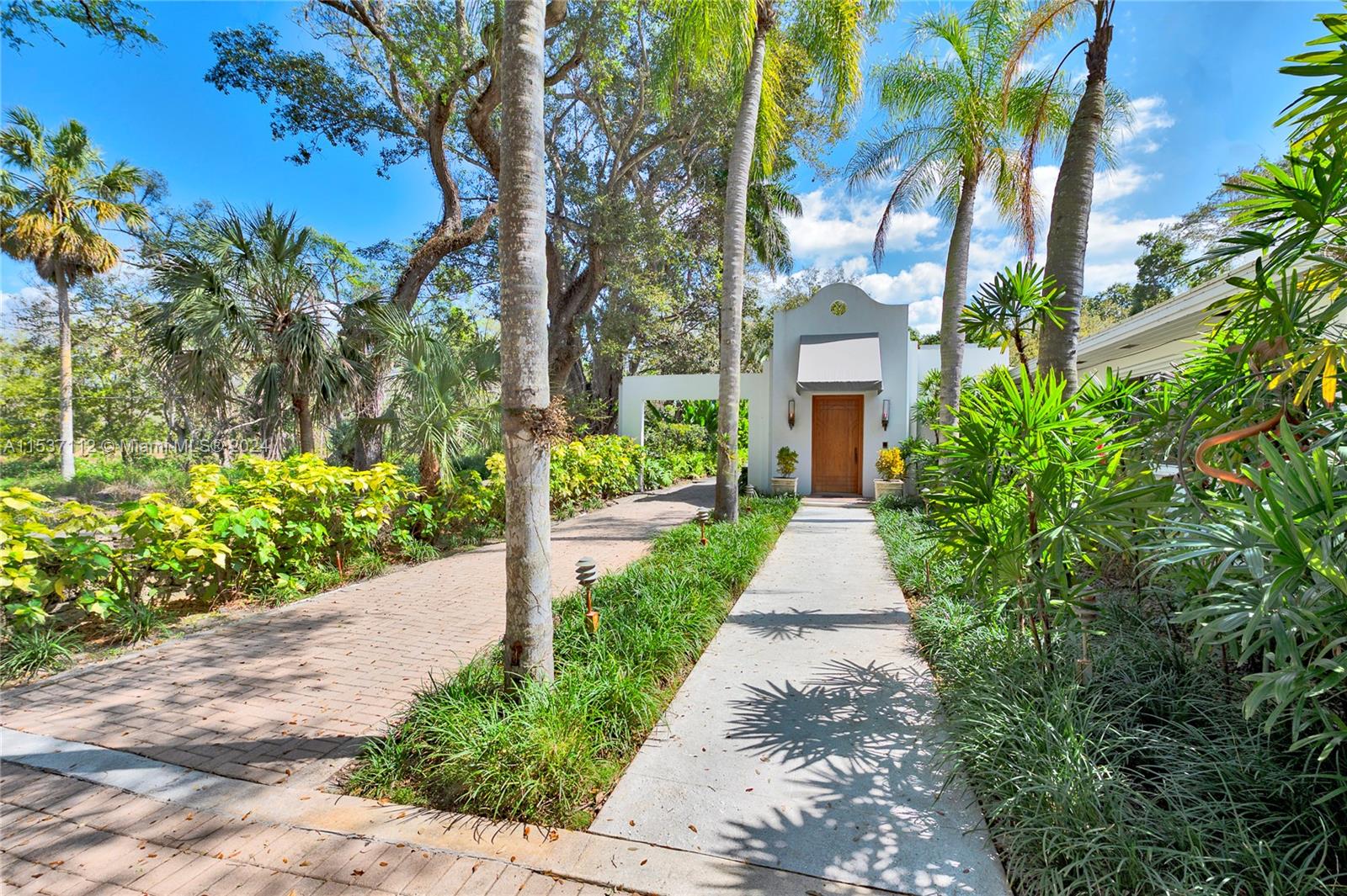 5465 Banyan Trl, Coral Gables, FL, 33156 United States, 5 Bedrooms Bedrooms, ,5 BathroomsBathrooms,Residential,For Sale,Banyan Trl,A11537112