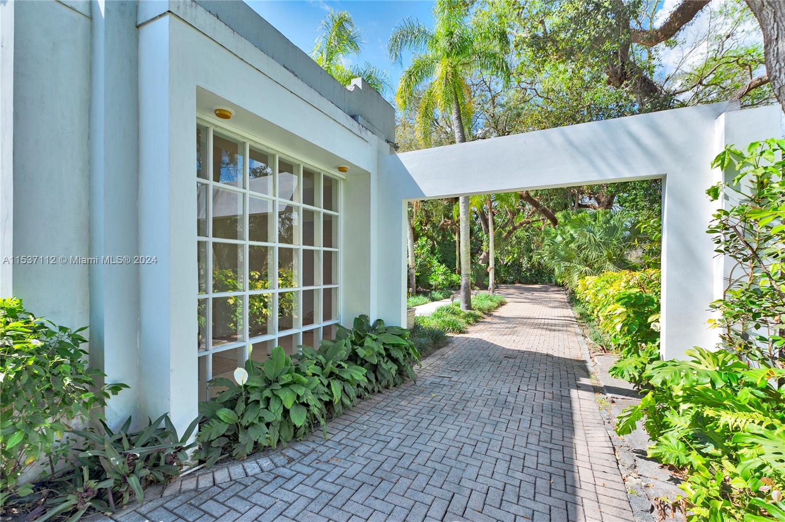 5465 Banyan Trl, Coral Gables, FL, 33156 United States, 5 Bedrooms Bedrooms, ,5 BathroomsBathrooms,Residential,For Sale,Banyan Trl,A11537112