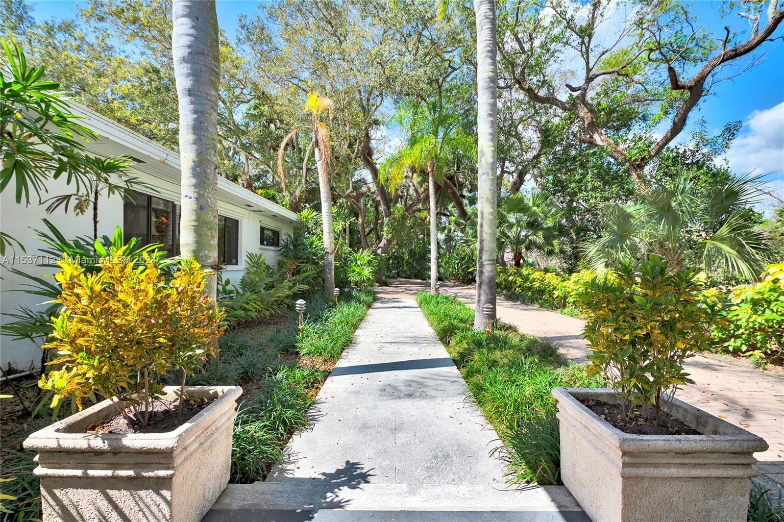 5465 Banyan Trl, Coral Gables, FL, 33156 United States, 5 Bedrooms Bedrooms, ,5 BathroomsBathrooms,Residential,For Sale,Banyan Trl,A11537112