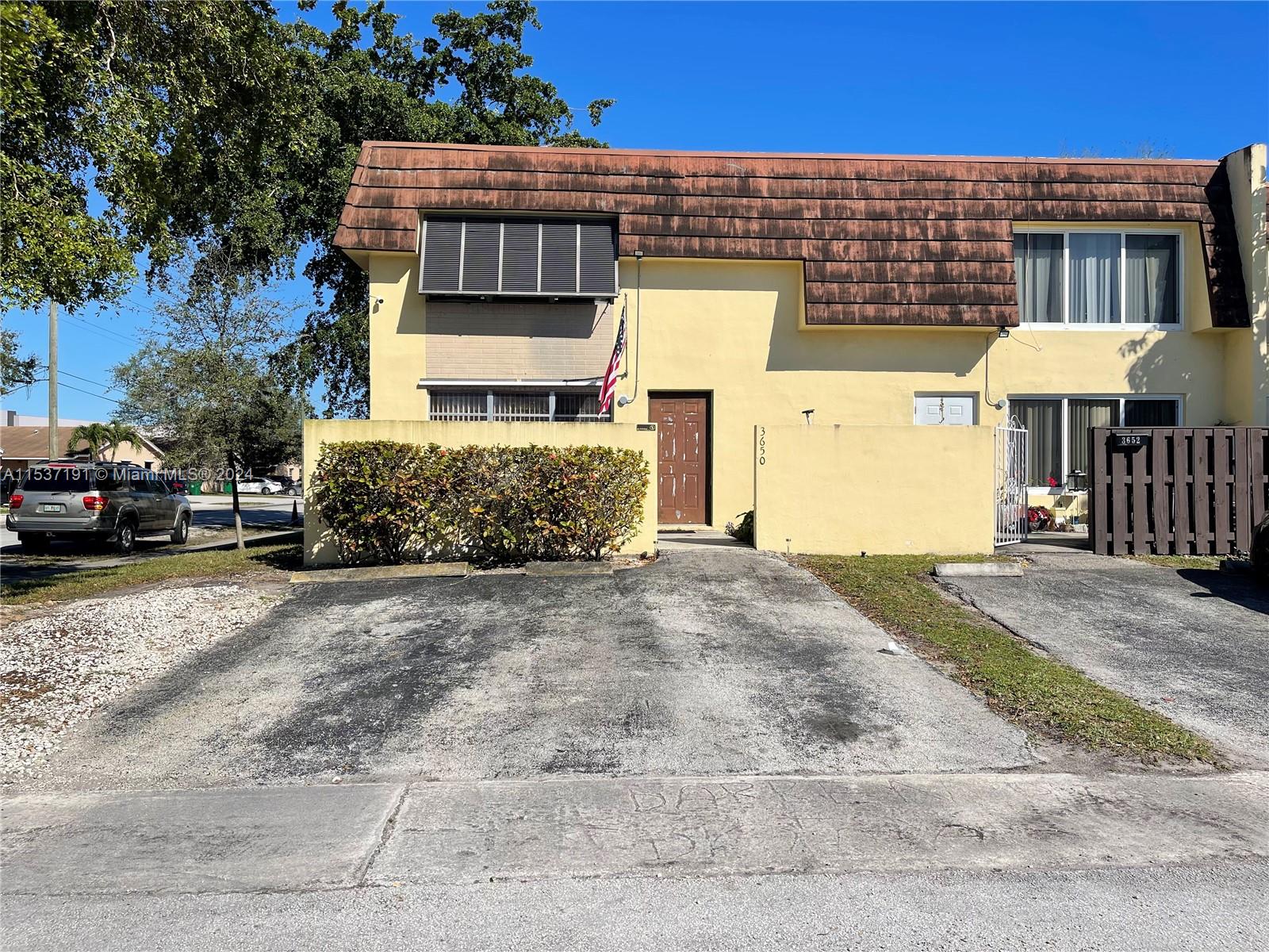 3650 SW 60th Ter 42, Davie, FL 33314