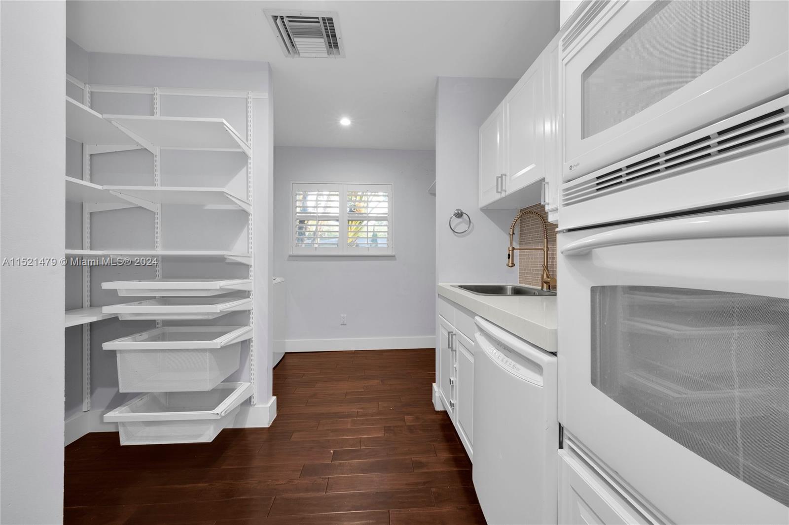 1449 Robbia Ave, Coral Gables, Florida 33146, 4 Bedrooms Bedrooms, ,3 BathroomsBathrooms,Residential,For Sale,1449 Robbia Ave,A11521479