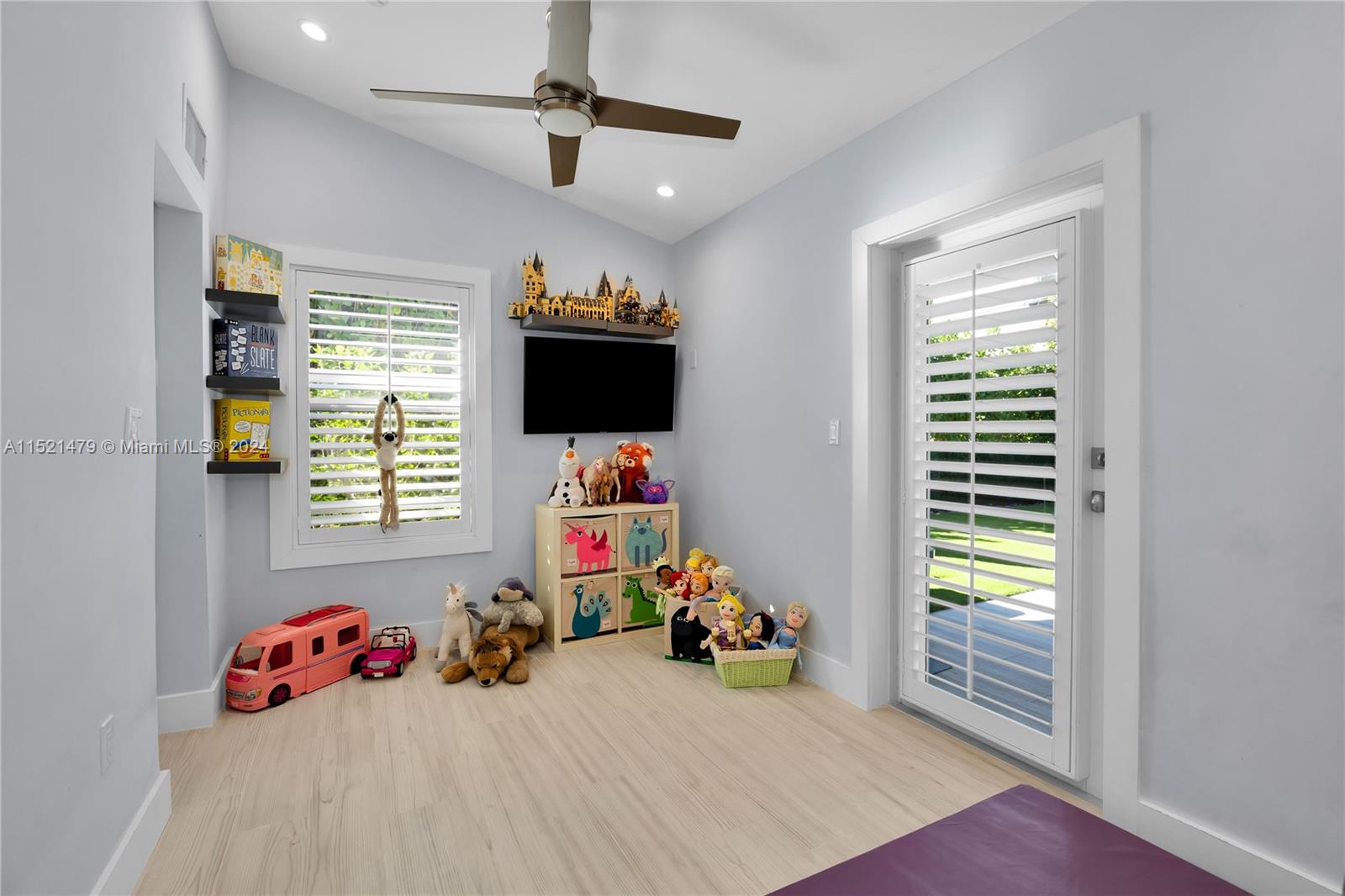 1449 Robbia Ave, Coral Gables, Florida 33146, 4 Bedrooms Bedrooms, ,3 BathroomsBathrooms,Residential,For Sale,1449 Robbia Ave,A11521479