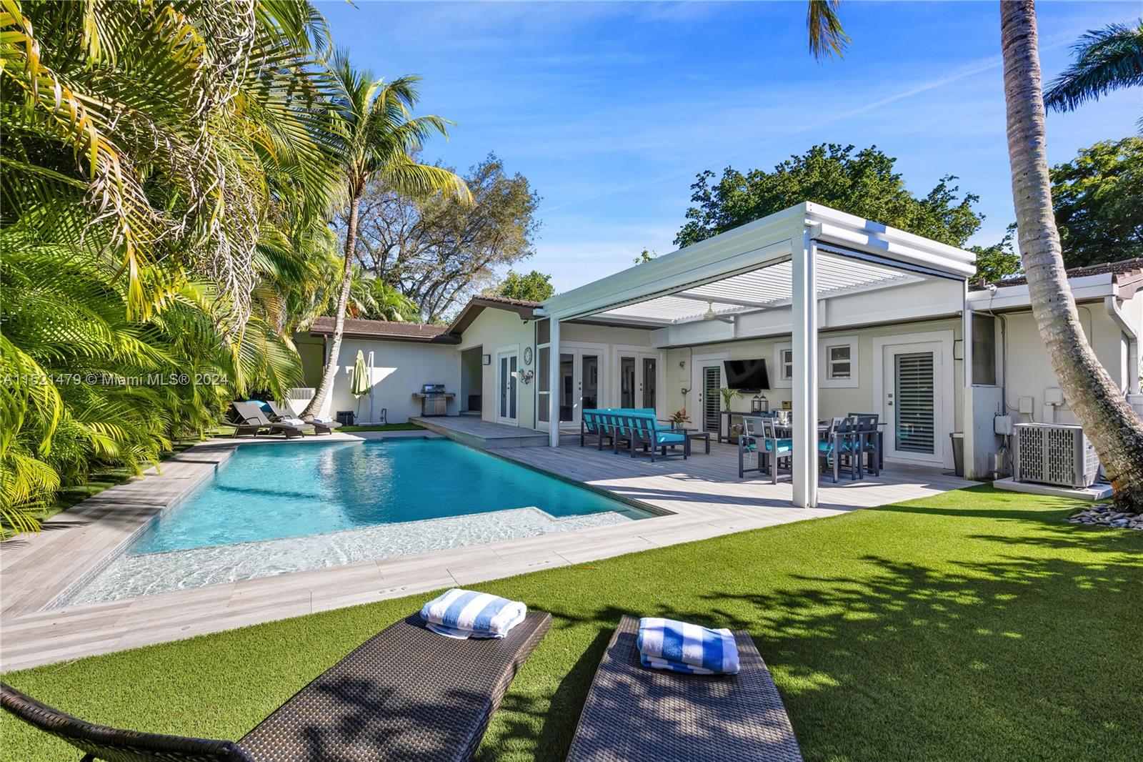 1449 Robbia Ave, Coral Gables, Florida 33146, 4 Bedrooms Bedrooms, ,3 BathroomsBathrooms,Residential,For Sale,1449 Robbia Ave,A11521479