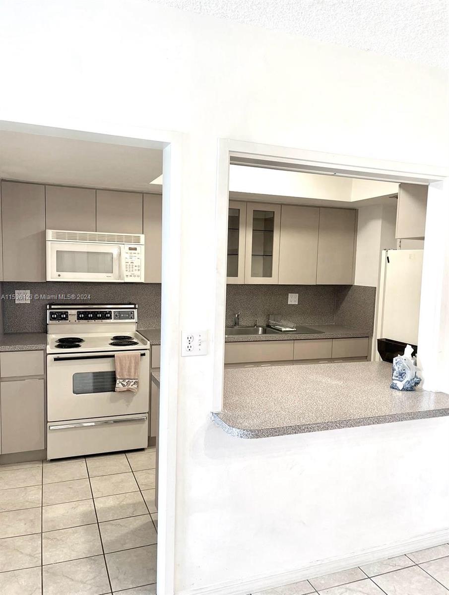 1700 NE 105th St 512, Miami Shores, Florida 33138, 2 Bedrooms Bedrooms, ,2 BathroomsBathrooms,Residentiallease,For Rent,1700 NE 105th St 512,A11536123