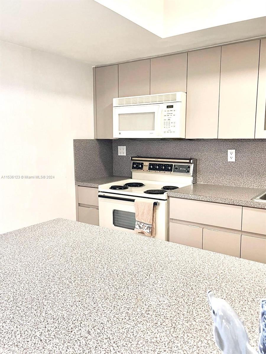 1700 NE 105th St 512, Miami Shores, Florida 33138, 2 Bedrooms Bedrooms, ,2 BathroomsBathrooms,Residentiallease,For Rent,1700 NE 105th St 512,A11536123