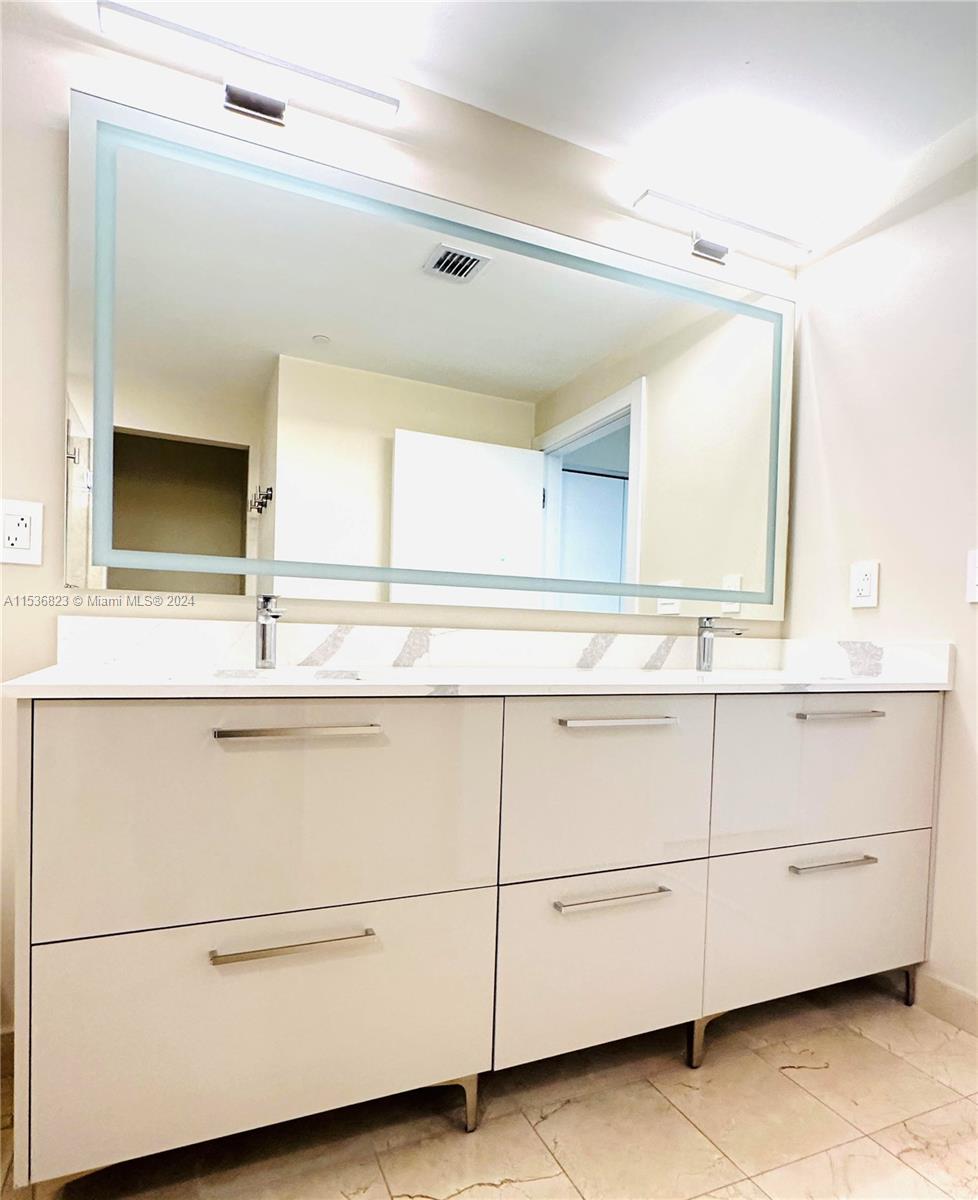 3330 NE 190th St 917, Aventura, Florida 33180, 2 Bedrooms Bedrooms, ,2 BathroomsBathrooms,Residentiallease,For Rent,3330 NE 190th St 917,A11536823