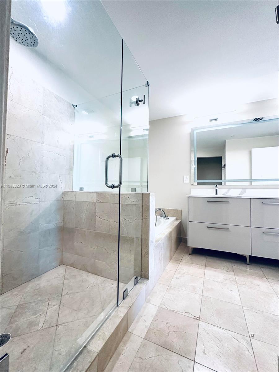 3330 NE 190th St 917, Aventura, Florida 33180, 2 Bedrooms Bedrooms, ,2 BathroomsBathrooms,Residentiallease,For Rent,3330 NE 190th St 917,A11536823