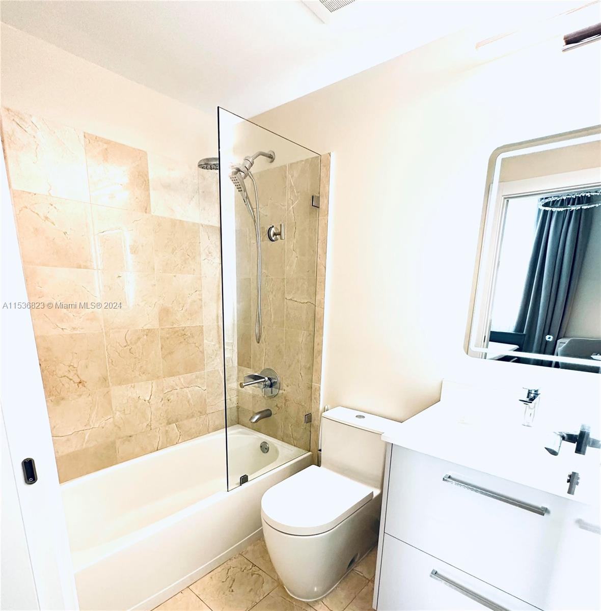 3330 NE 190th St 917, Aventura, Florida 33180, 2 Bedrooms Bedrooms, ,2 BathroomsBathrooms,Residentiallease,For Rent,3330 NE 190th St 917,A11536823