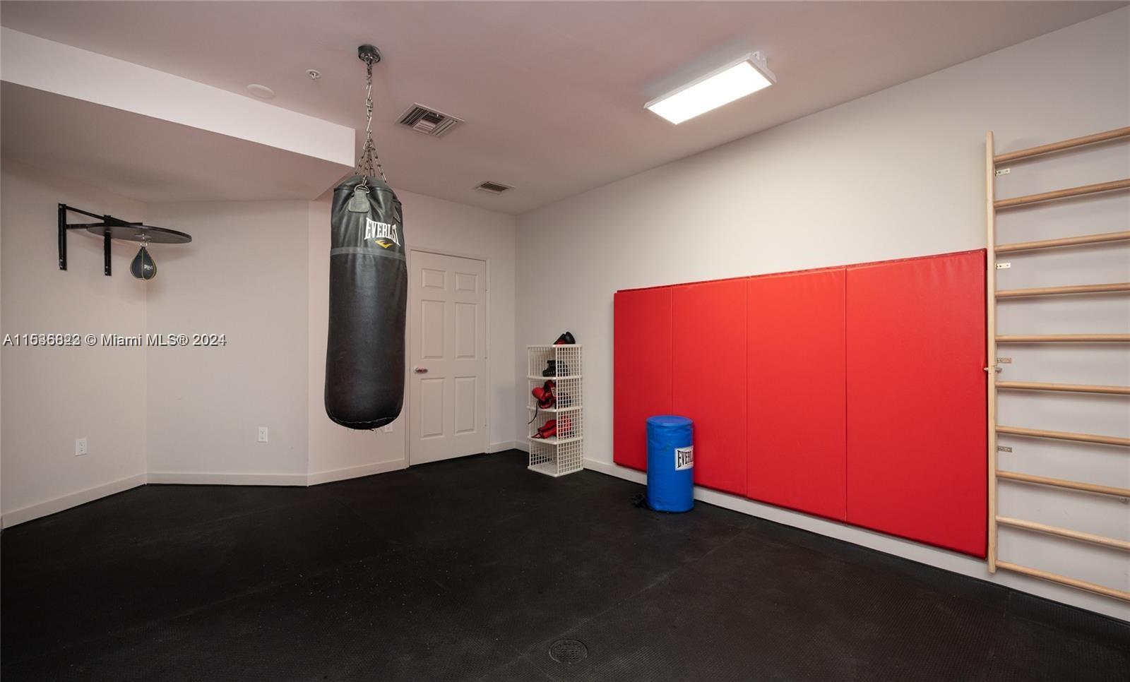 3330 NE 190th St 917, Aventura, Florida 33180, 2 Bedrooms Bedrooms, ,2 BathroomsBathrooms,Residentiallease,For Rent,3330 NE 190th St 917,A11536823