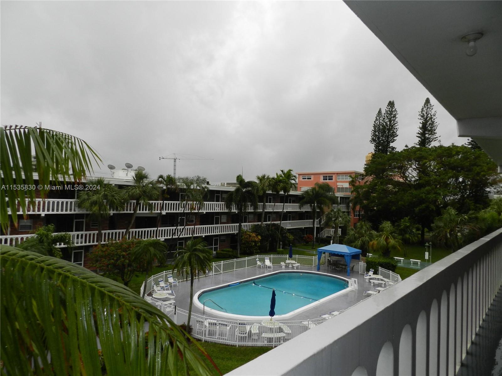201 NE 14th Ave 2C, Hallandale Beach, Florida 33009, 1 Bedroom Bedrooms, ,1 BathroomBathrooms,Residentiallease,For Rent,201 NE 14th Ave 2C,A11535830