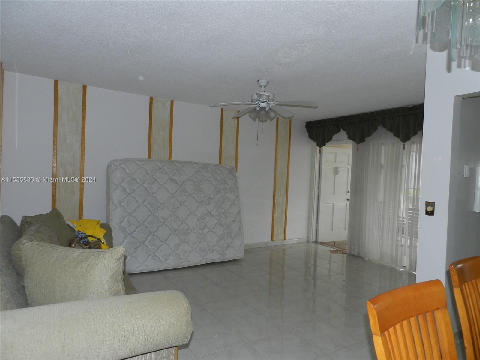 201 NE 14th Ave 2C, Hallandale Beach, Florida 33009, 1 Bedroom Bedrooms, ,1 BathroomBathrooms,Residentiallease,For Rent,201 NE 14th Ave 2C,A11535830