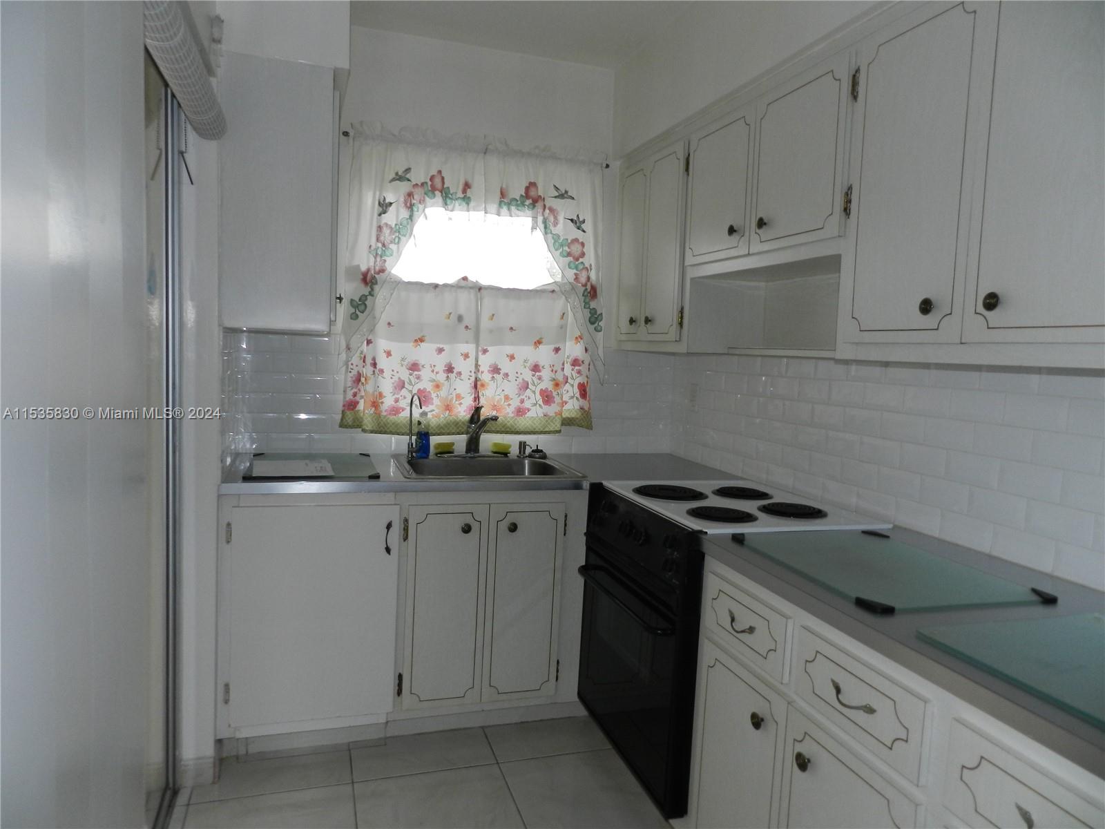 201 NE 14th Ave 2C, Hallandale Beach, Florida 33009, 1 Bedroom Bedrooms, ,1 BathroomBathrooms,Residentiallease,For Rent,201 NE 14th Ave 2C,A11535830