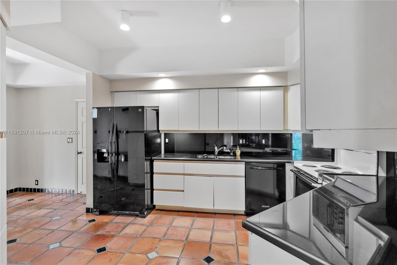 3900 Island Blvd, Aventura, FL, 33160 United States, 3 Bedrooms Bedrooms, ,3 BathroomsBathrooms,Residential,For Sale,Island Blvd,A11531207