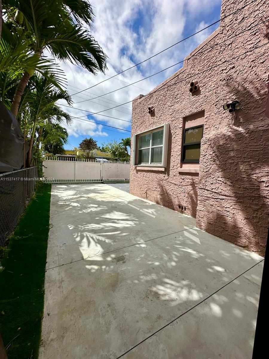 1773 NW 19th St FRONT, Miami, Florida 33125, 2 Bedrooms Bedrooms, ,1 BathroomBathrooms,Residentiallease,For Rent,1773 NW 19th St FRONT,A11537417