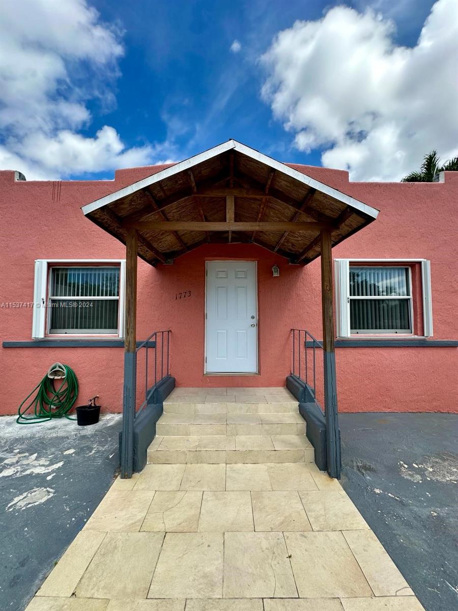 1773 NW 19th St FRONT, Miami, Florida 33125, 2 Bedrooms Bedrooms, ,1 BathroomBathrooms,Residentiallease,For Rent,1773 NW 19th St FRONT,A11537417