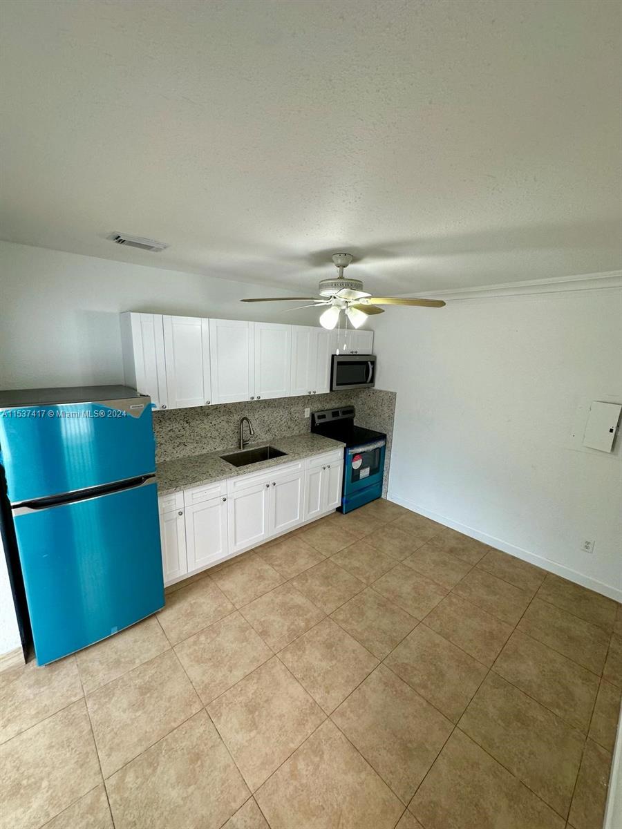 1773 NW 19th St FRONT, Miami, Florida 33125, 2 Bedrooms Bedrooms, ,1 BathroomBathrooms,Residentiallease,For Rent,1773 NW 19th St FRONT,A11537417