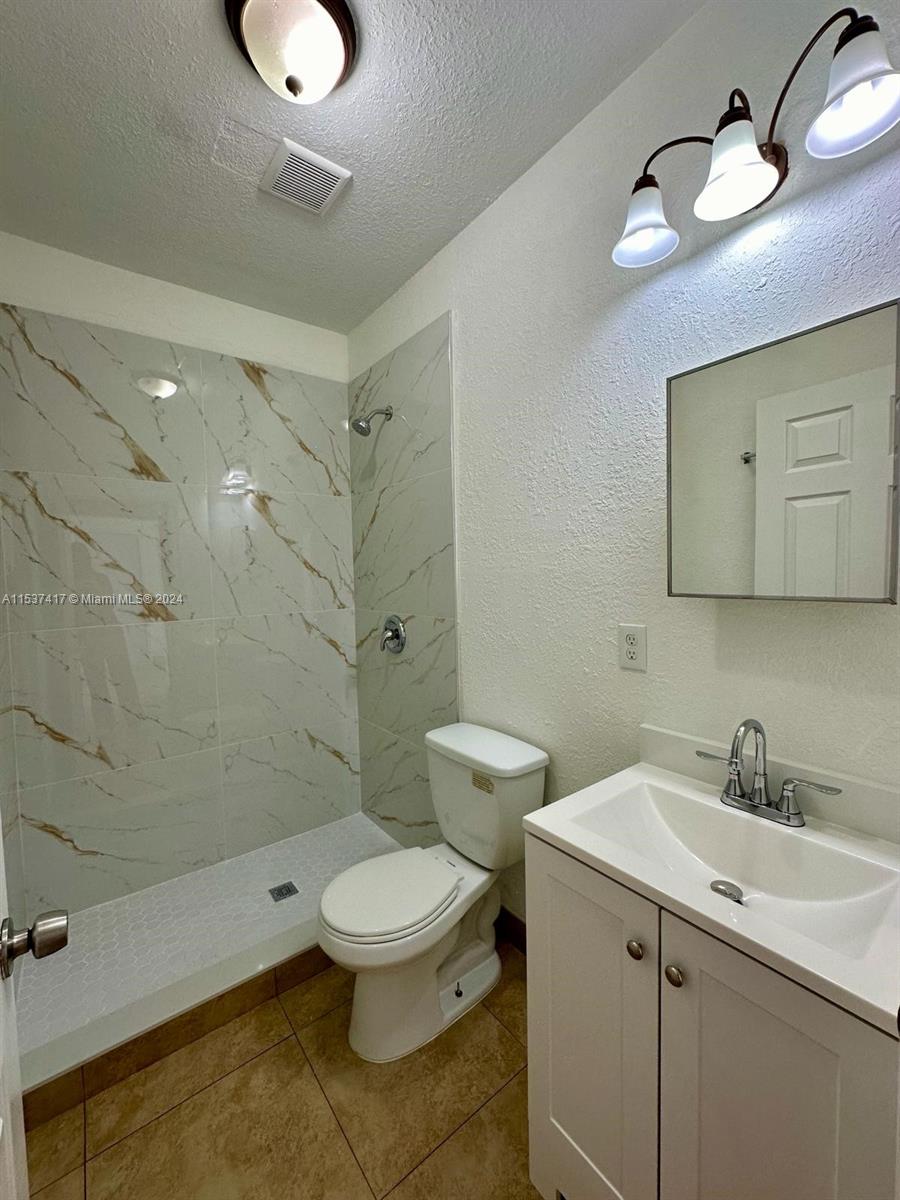 1773 NW 19th St FRONT, Miami, Florida 33125, 2 Bedrooms Bedrooms, ,1 BathroomBathrooms,Residentiallease,For Rent,1773 NW 19th St FRONT,A11537417