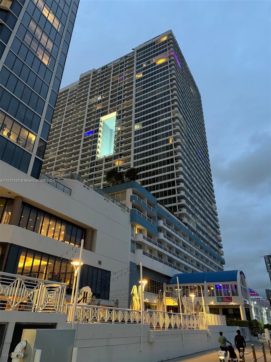 1717 N Bayshore Dr A-1956, Miami, Florida 33132, 3 Bedrooms Bedrooms, ,3 BathroomsBathrooms,Residential,For Sale,1717 N Bayshore Dr A-1956,A11537462